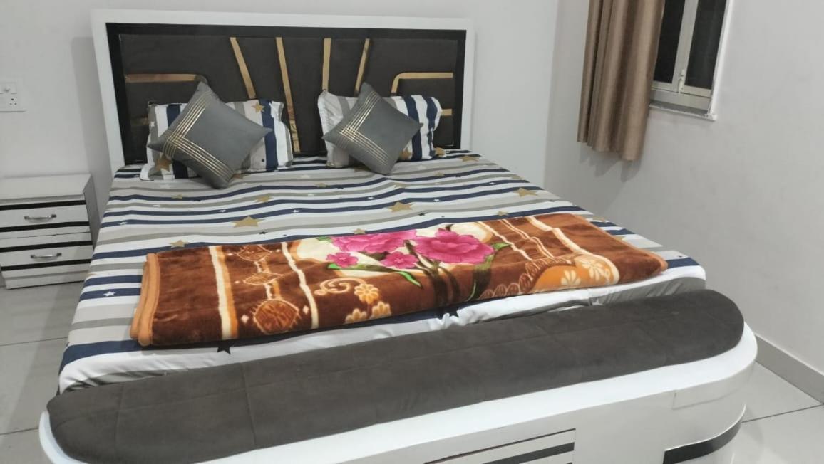 Maa Gayatri Dham Ξενοδοχείο Vrindāvan Εξωτερικό φωτογραφία